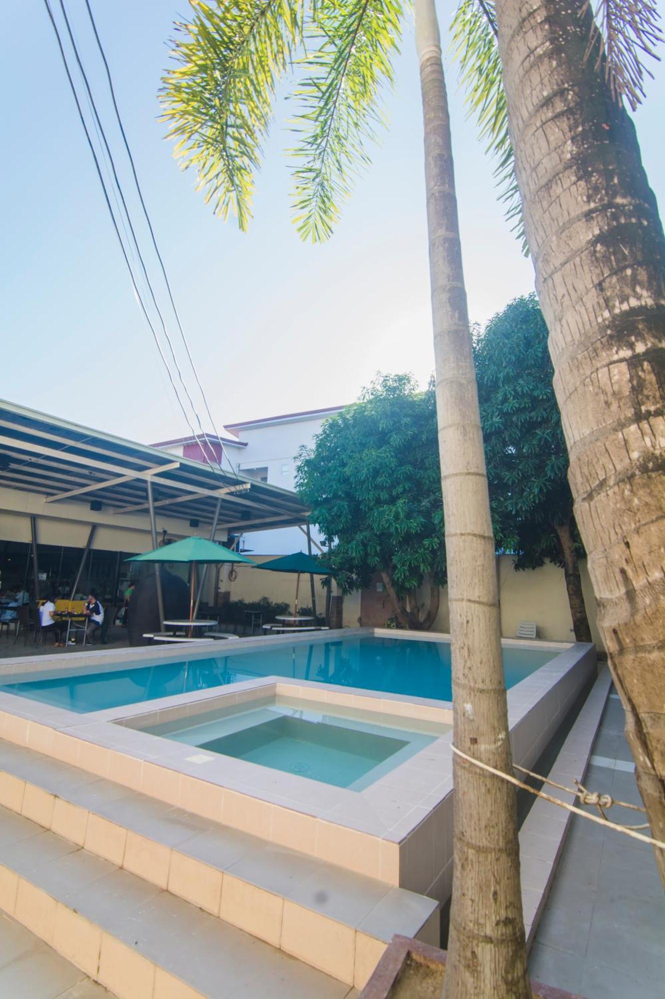 Hotel Carmelita Tuguegarao Extérieur photo