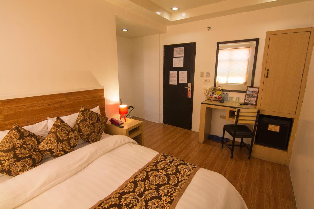 Hotel Carmelita Tuguegarao Extérieur photo